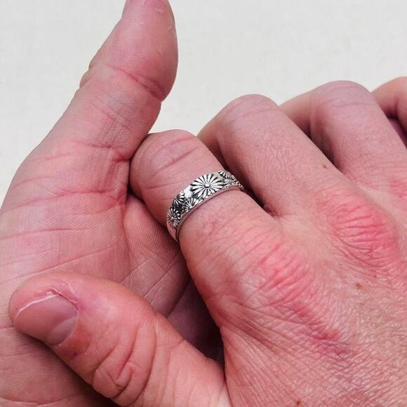 Y2k grunge silver engraved flower - Picture 2 of 8